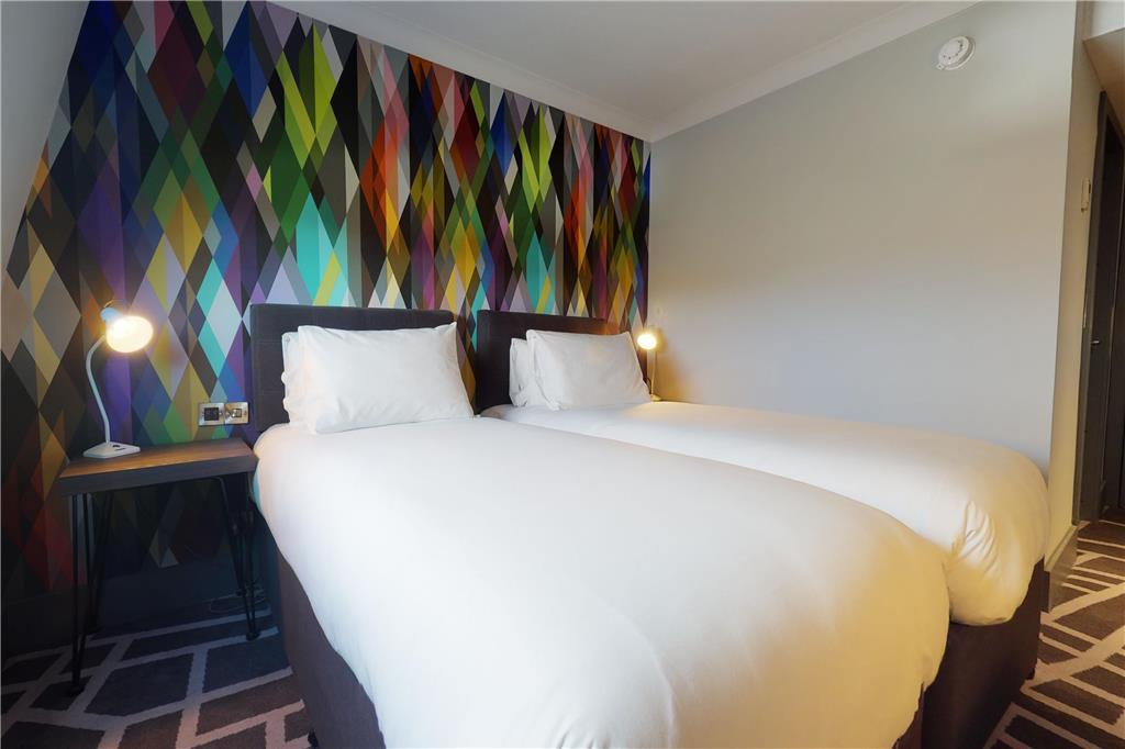 Village Hotel Bracknell Room photo